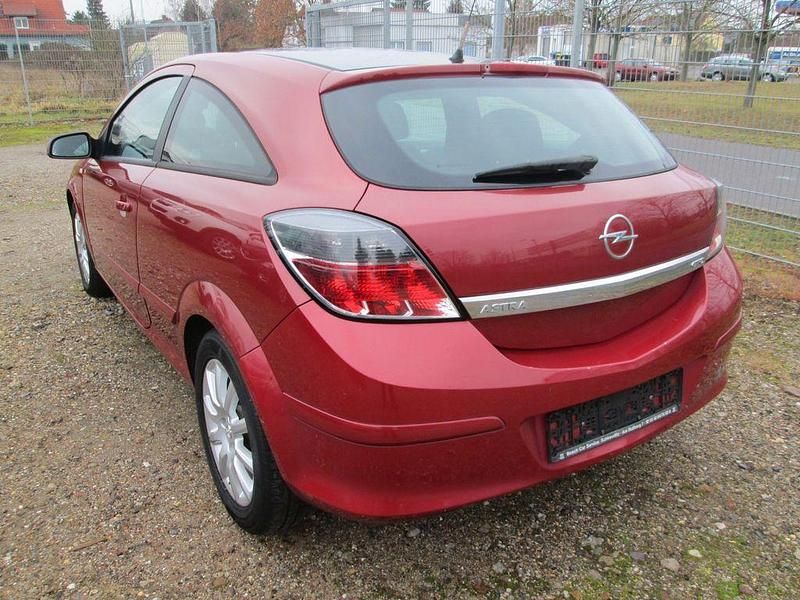 Gebraucht Opel Astra GTC Edition+ 105 PS (77 kW) 2007 Rot Coupé