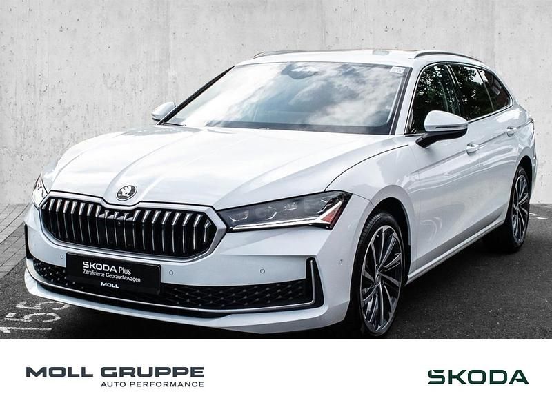 Weiß Neu 2025 Skoda Superb LAURIN & KLEMENT Kombi | 35.740 € (Superpreis) - Bild 1/4
