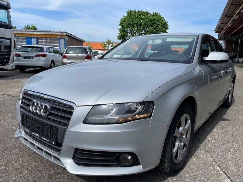 Eissilber metallic Gebraucht 2011 Audi A4 Attraction Limousine | 8.499 € (Fairer Preis) - Bild 1/4