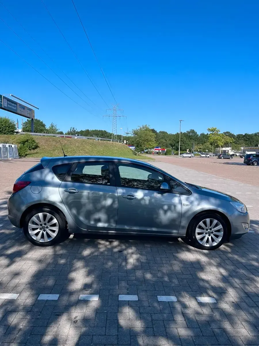 Gebraucht Opel Astra 116 PS (85 kW) 2011 Grau Limousine