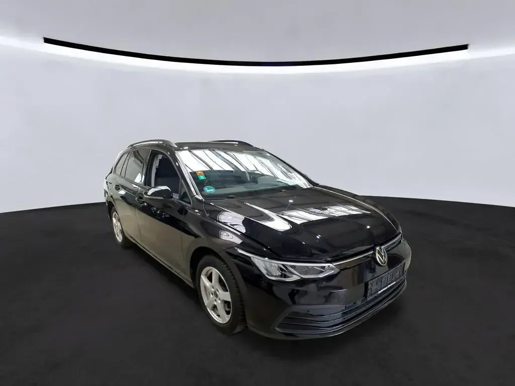 Gebraucht VW Golf VIII Life 150 PS (110 kW) 2022 Deep black perleffekt Kombi