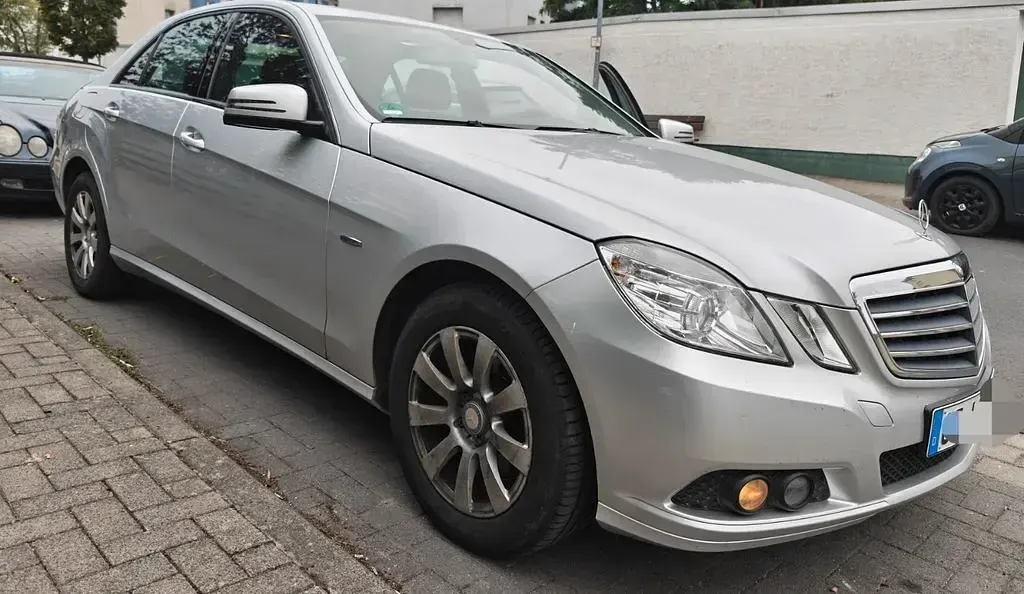 Gebraucht Mercedes E350 292 PS (214 kW) 2011 Silber Limousine