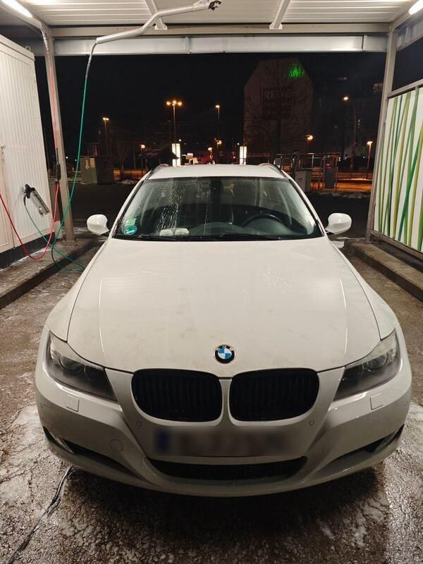 Weiß Gebraucht 2012 BMW 320 Kombi | 3.600 € (Superpreis) - Bild 1/4