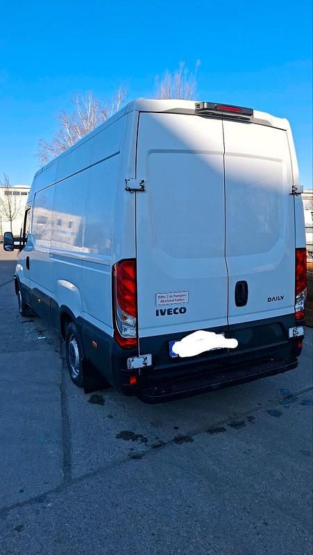 Second-hand Iveco Daily 155 CP (114 kW) 2020 Alb Berlinǎ