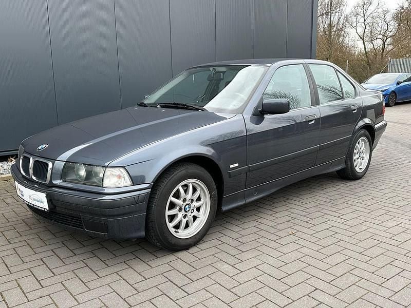 Gebraucht BMW 318 116 PS (85 kW) 1997 Grau Limousine