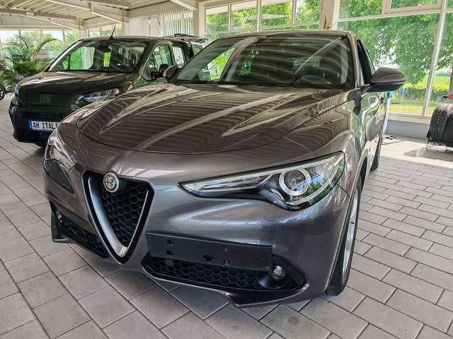 Grau metallic Gebraucht 2018 Alfa Romeo Stelvio Super SUV | 27.200 € (Guter Preis) - Bild 1/4