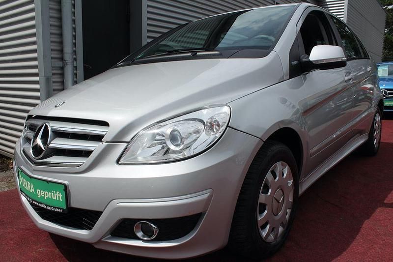 Silber Gebraucht 2011 Mercedes B160 Van / Kleinbus | 7.982 € (Etwas zu teuer) - Bild 1/4