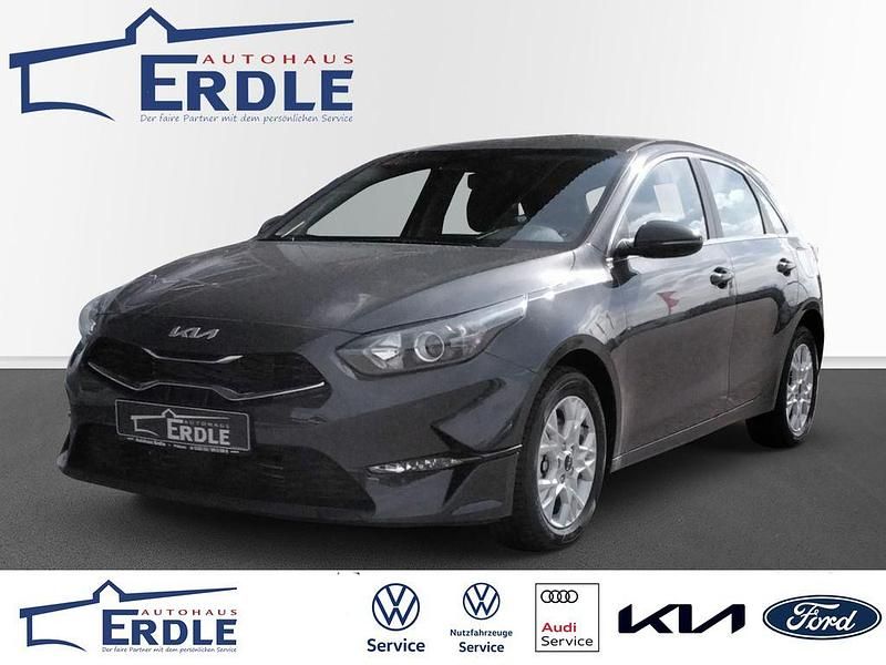 Neu Kia Ceed 101 PS (74 kW) 2025 H8g) dark penta metal m (schwarz Kleinwagen