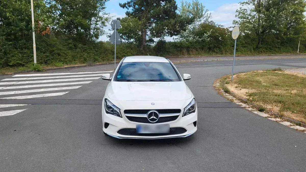 Gebraucht Mercedes CLA180 Shooting Brake 122 PS (89 kW) 2016 Weiß Kombi