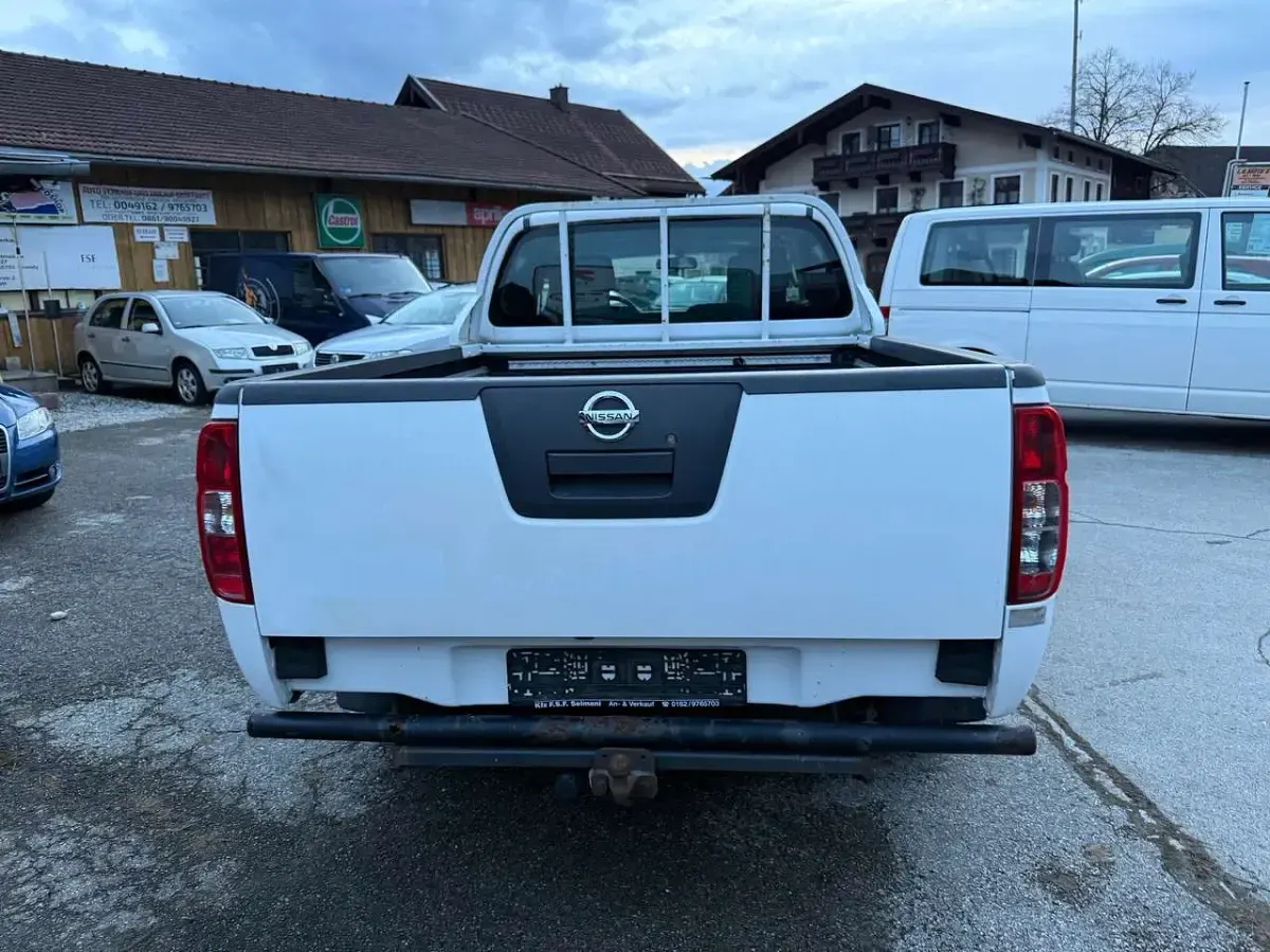 Gebraucht Nissan Navara XE 144 PS (105 kW) 2014 Weiß Pickup
