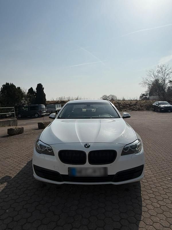 Gebraucht BMW 530 258 PS (189 kW) 2014 Weiß Limousine