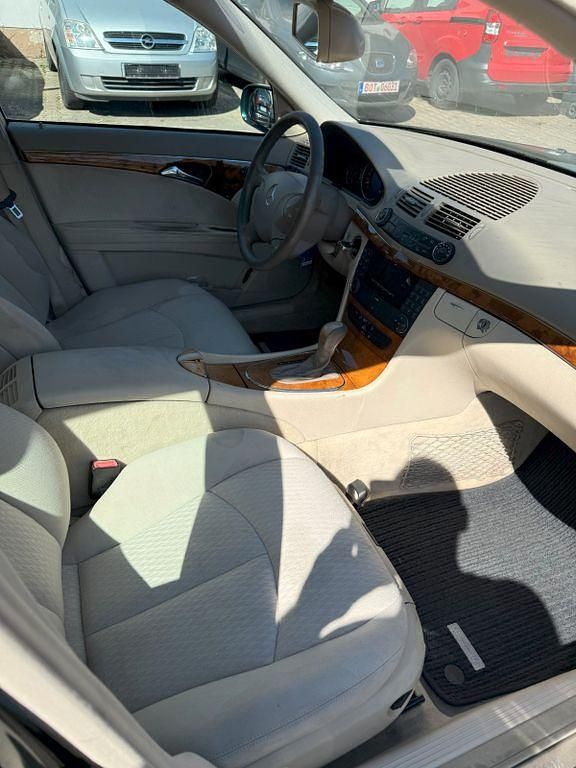Gebraucht Mercedes E220 Elegance 150 PS (110 kW) 2002 Grün Limousine