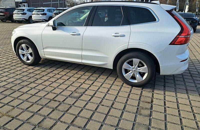 Gebraucht Volvo XC60 197 PS (144 kW) 2022 Crystal white / metallic SUV