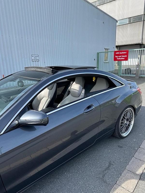 Gebraucht Mercedes E350 AMG 292 PS (214 kW) 2009 Grau Coupé