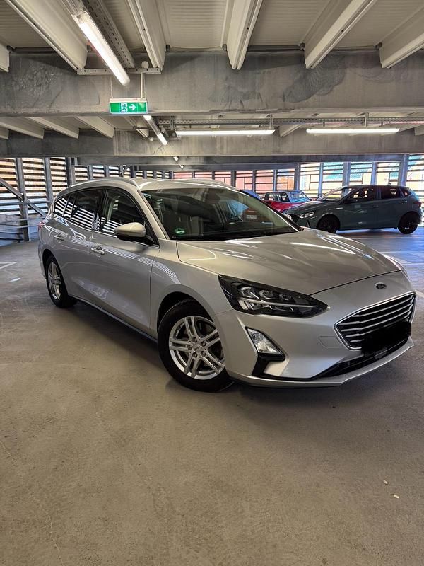 Używany Ford Focus 120 KM (88 kW) 2020 Srebrny Kombi
