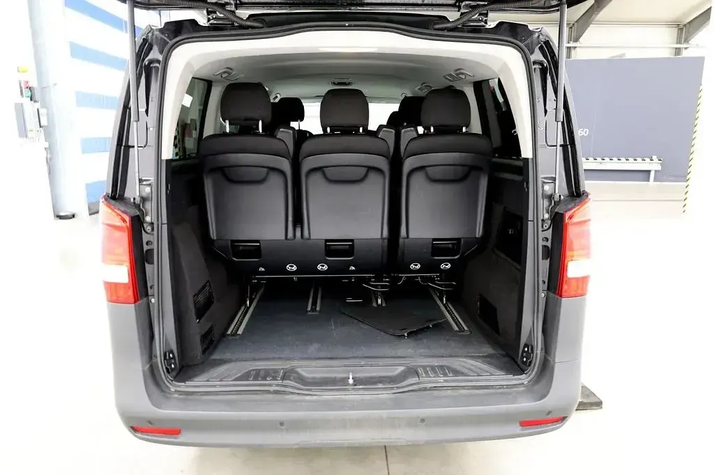 Gebraucht Mercedes Vito 163 PS (119 kW) 2025 Obsidianschwarz Van