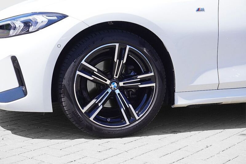 Gebraucht BMW 318 M Sport 156 PS (114 kW) 2024 Alpinweiß uni Limousine
