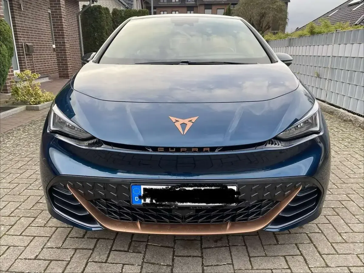 Second-hand Cupra Born 169 kW (231 CP) 2025 Albastru Hatchback