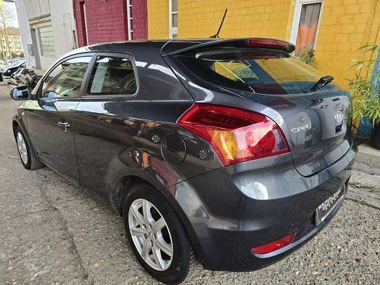 Gebraucht Kia Ceed 125 PS (91 kW) 2010 Silber Kleinwagen