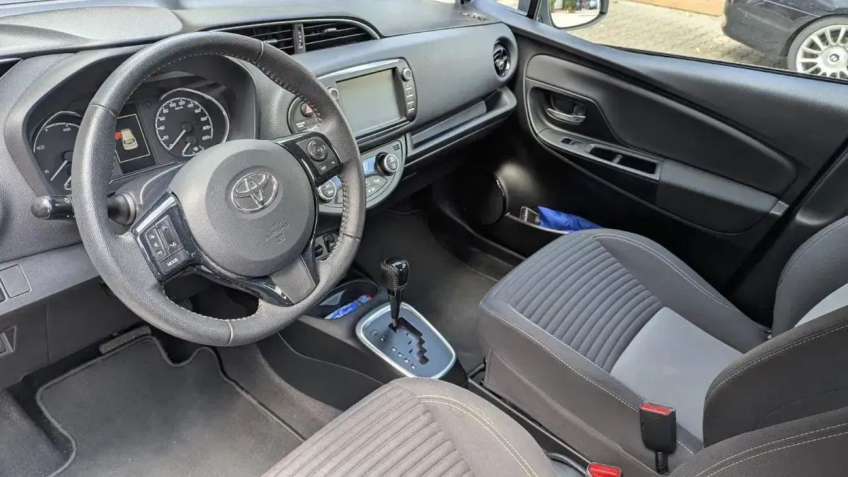 Gebraucht Toyota Yaris Hybrid Team 75 PS (55 kW) 2018 Weiß Limousine