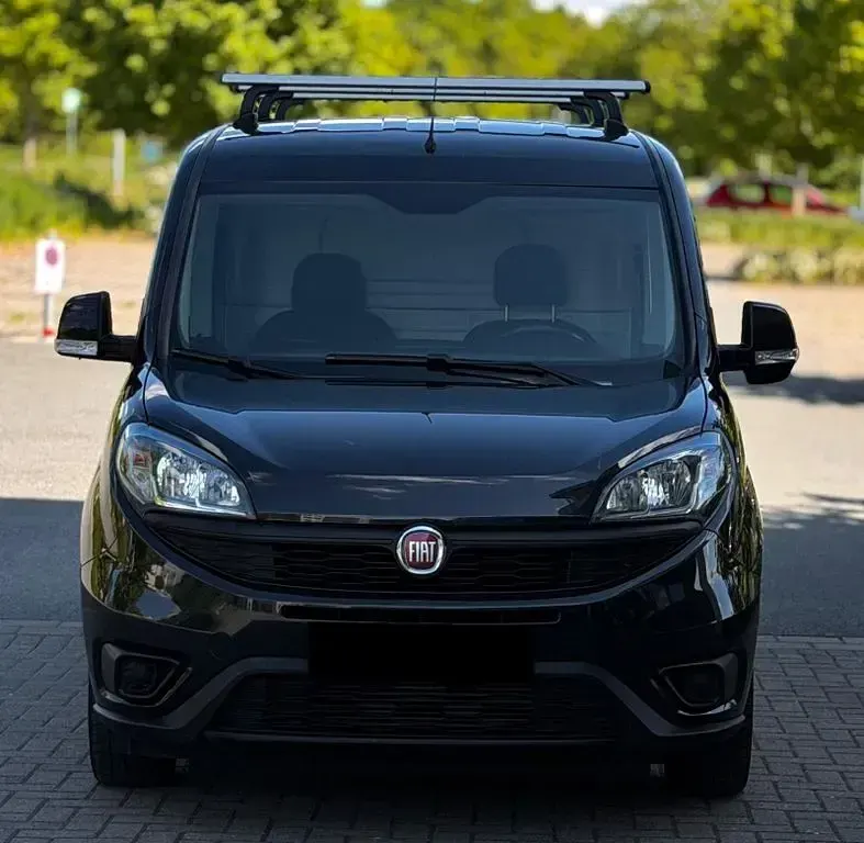 Gebraucht Fiat Doblò 95 PS (69 kW) 2020 Schwarz Van / Kleinbus