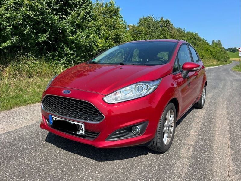 Rot Gebraucht 2016 Ford Fiesta Celebration Kleinwagen | 4.200 € (Superpreis) - Bild 1/4