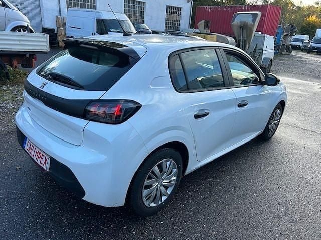 Gebraucht Peugeot 208 102 PS (75 kW) 2021 Weiß Kleinwagen