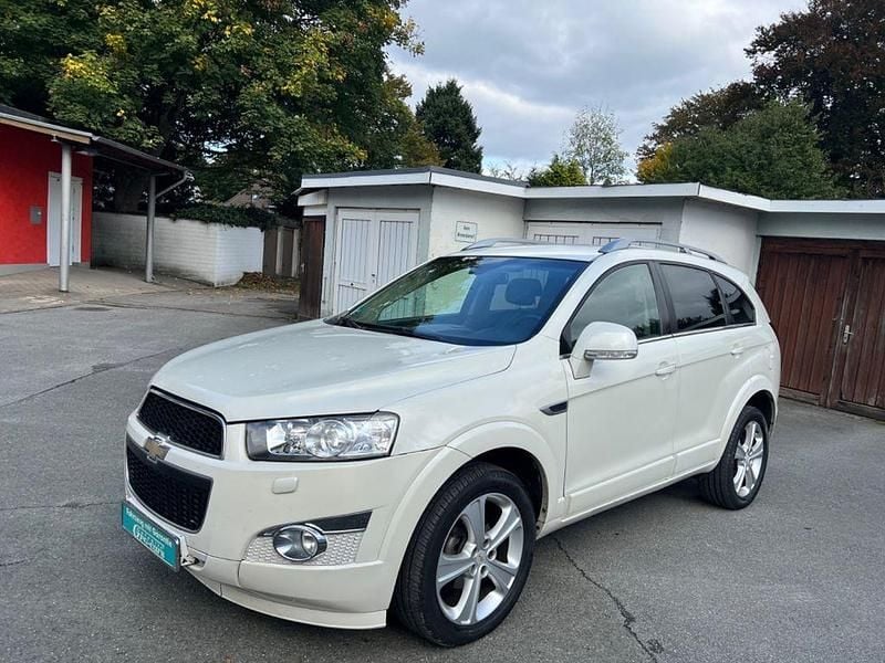 Weiß Gebraucht 2011 Chevrolet Captiva LT SUV | 5.999 € (Fairer Preis) - Bild 1/4