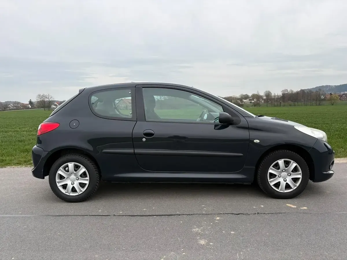 Gebraucht Peugeot 206+ 60 PS (44 kW) 2010 Blau Kleinwagen