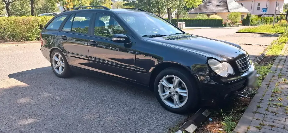 Gebraucht Mercedes C180 143 PS (105 kW) 2002 Schwarz Kombi