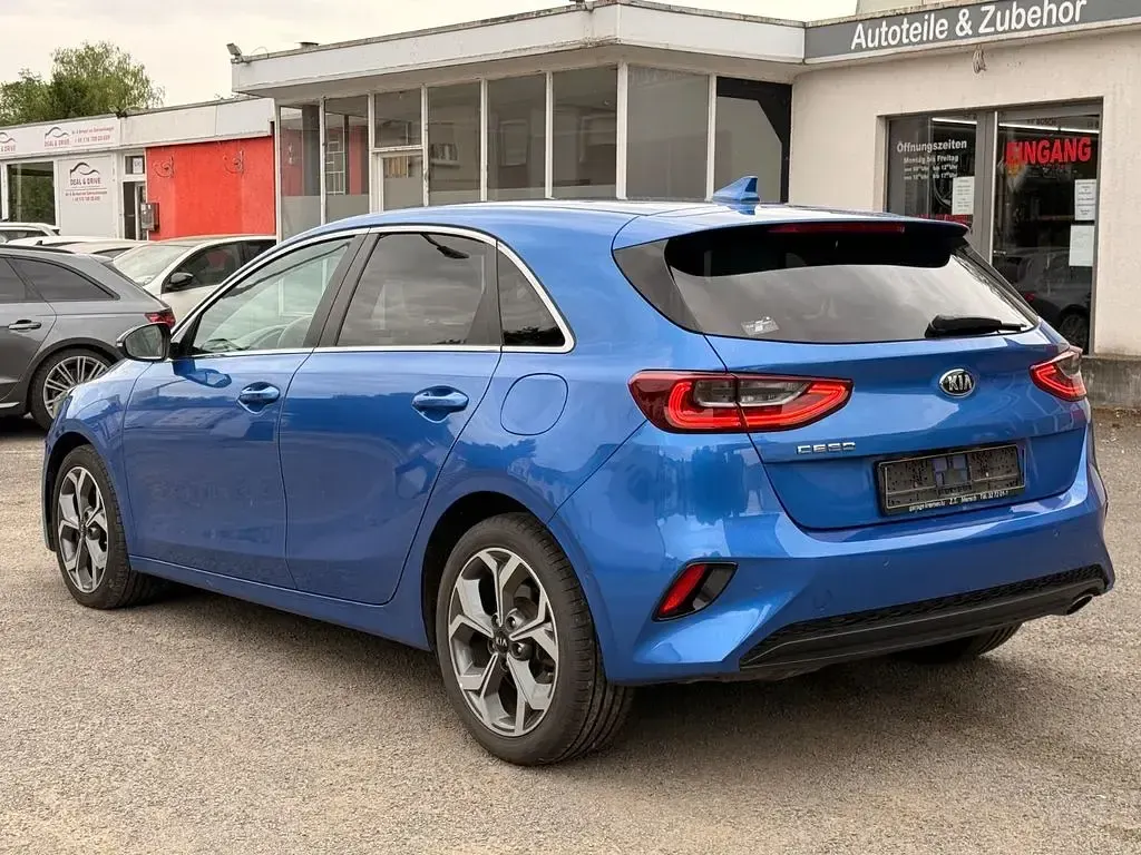 Gebraucht Kia Ceed 136 PS (100 kW) 2019 Blau Kleinwagen