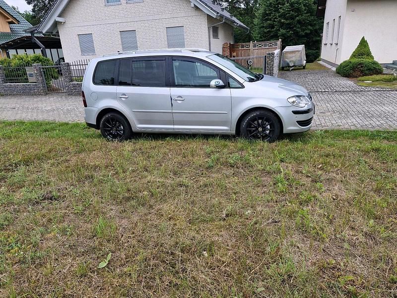 Gebraucht VW Touran 140 PS (102 kW) 2008 Silber Van / Kleinbus