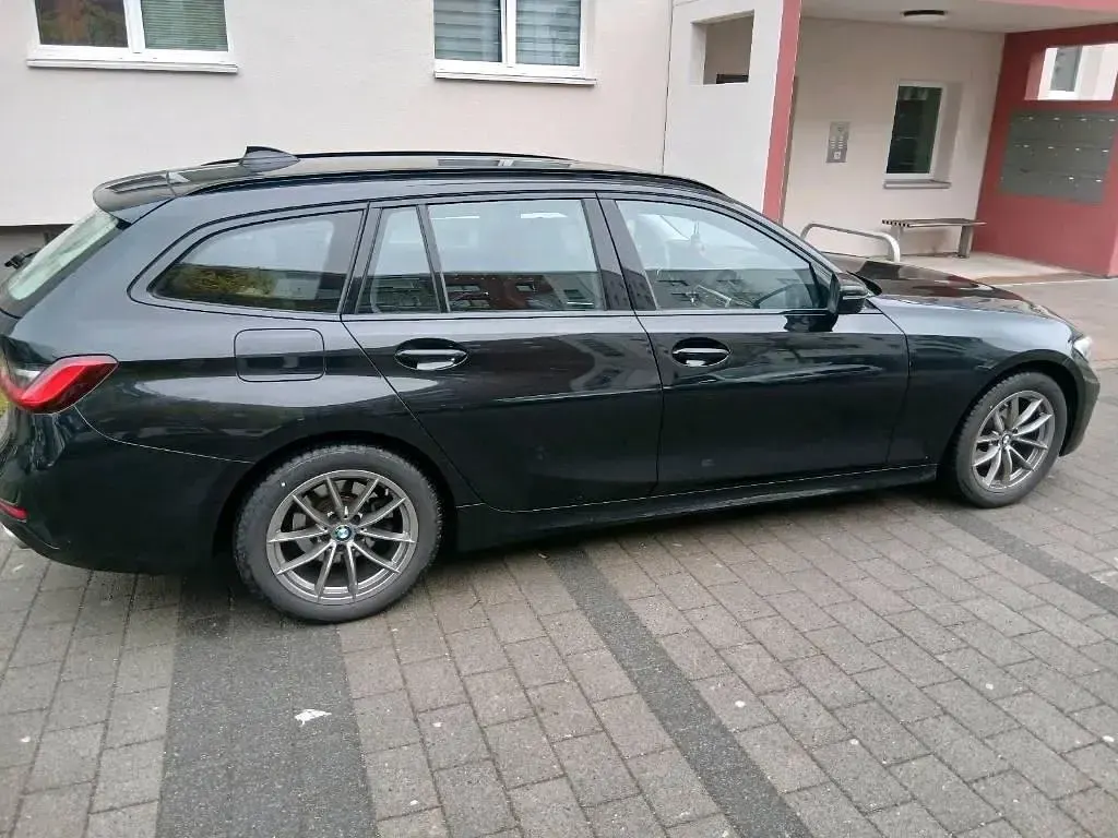 Gebraucht BMW 320 190 PS (139 kW) 2021 Schwarz Kombi