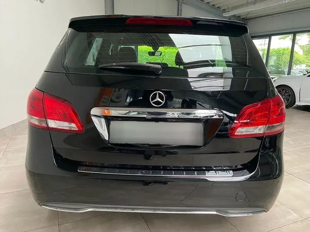 Gebraucht Mercedes B180 122 PS (89 kW) 2015 Schwarz Kleinwagen