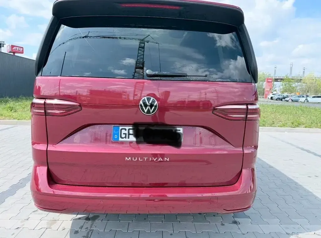 Gebraucht VW Multivan Life 150 PS (110 kW) 2024 Rot Van / Kleinbus