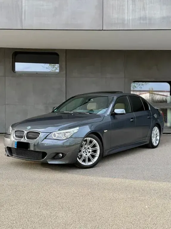 Gebraucht BMW 530 M Sport 235 PS (172 kW) 2009 Grau Limousine