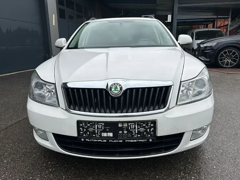 Gebraucht Skoda Octavia Elegance 122 PS (89 kW) 2009 Weiß Kombi