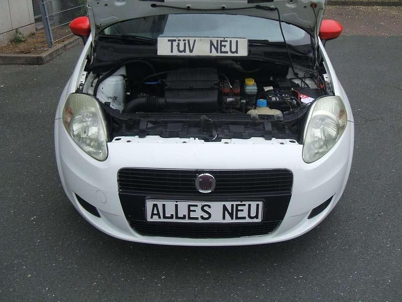 Weiß Gebraucht 2010 Fiat Punto Kleinwagen | 2.490 € (Fairer Preis) - Bild 1/4