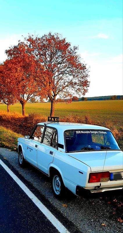Second-hand Lada 2107 75 CP (55 kW) 1990 Alb Berlinǎ