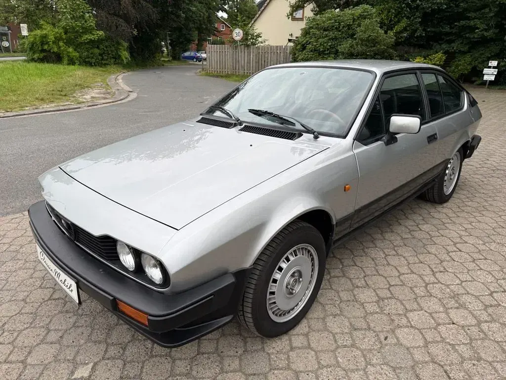 Gebraucht Alfa Romeo GTV 131 PS (96 kW) 1984 Silber Coupé