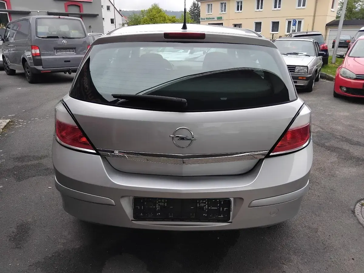 Gebraucht Opel Astra 90 PS (66 kW) 2006 Silber Limousine