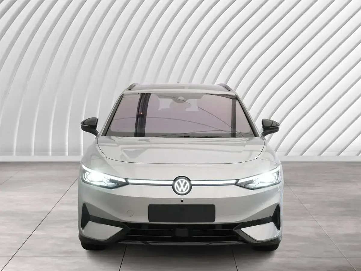 Neu VW ID.7 Pro 210 kW (286 PS) 2026 Scale silver metallic Kombi