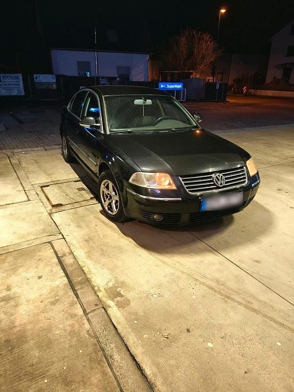 Second-hand VW Passat 131 CP (96 kW) 2004 Negru Berlinǎ