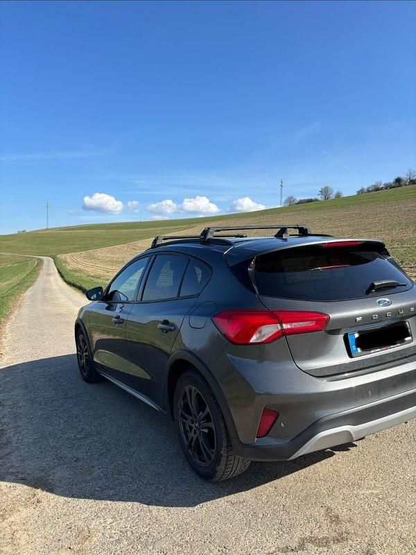 Gebraucht Ford Focus Active 125 PS (91 kW) 2019 Grau Limousine