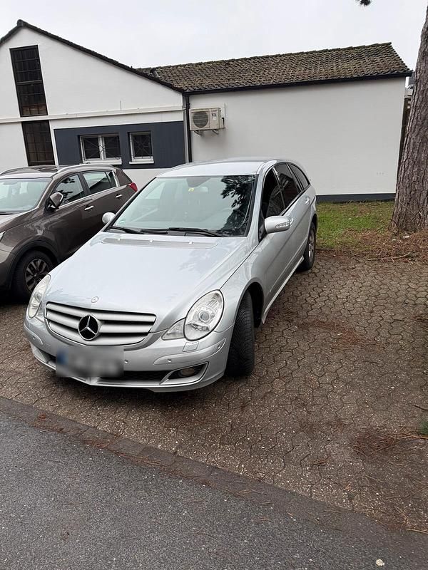 Gebraucht Mercedes R320 224 PS (164 kW) 2007 Silber Van / Kleinbus