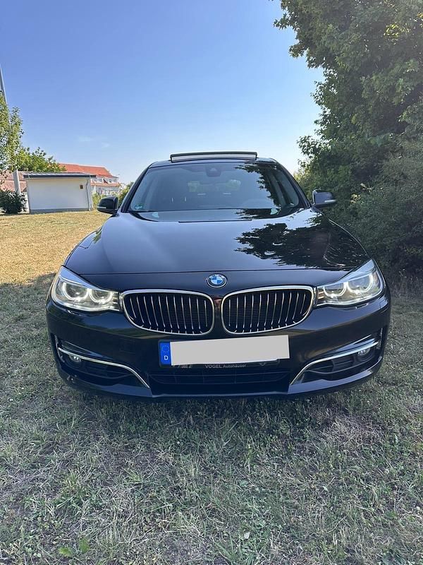 Schwarz Gebraucht 2015 BMW 330 Gran Turismo Luxury Line Limousine | 21.500 € (Etwas zu teuer) - Bild 1/4