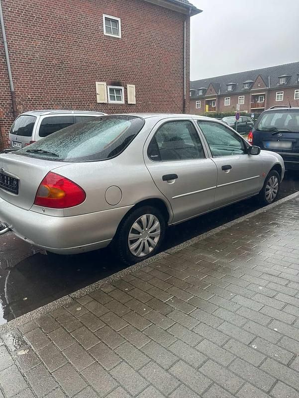 Gebraucht Ford Mondeo 150 PS (110 kW) 1998 Grau Limousine