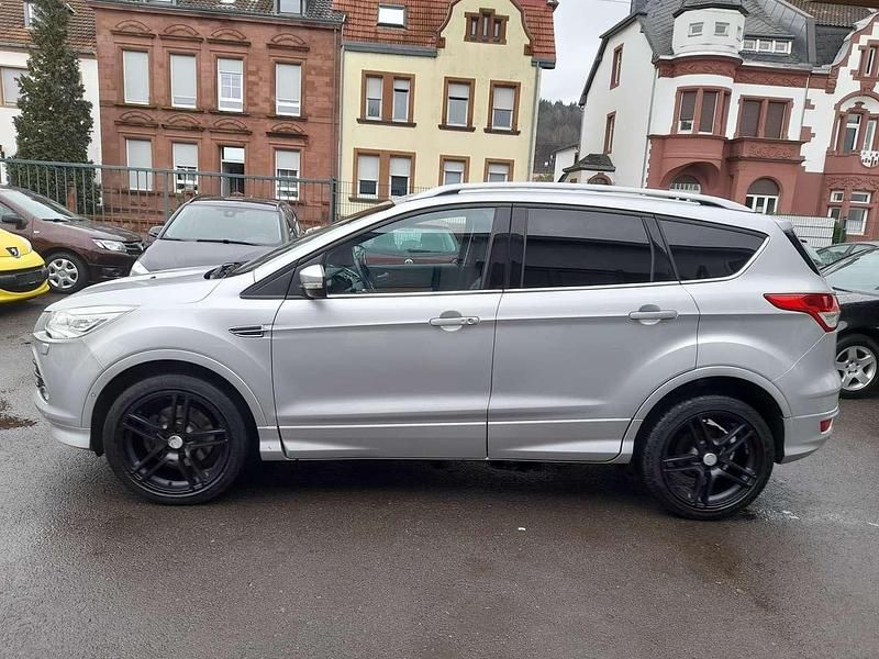 Grau Gebraucht 2014 Ford Kuga Titanium SUV | 10.000 € (Fairer Preis) - Bild 1/4