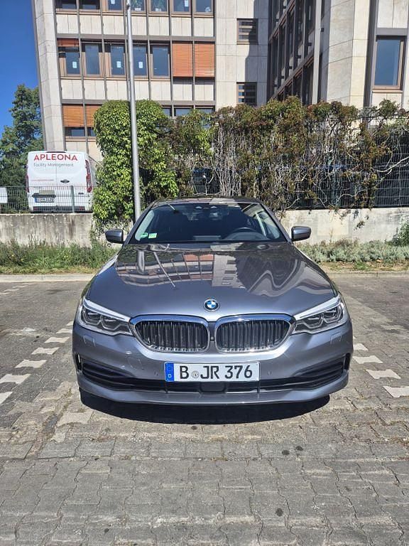 Grau Gebraucht 2018 BMW 530 M Sport Limousine | 22.999 € (Superpreis) - Bild 1/4