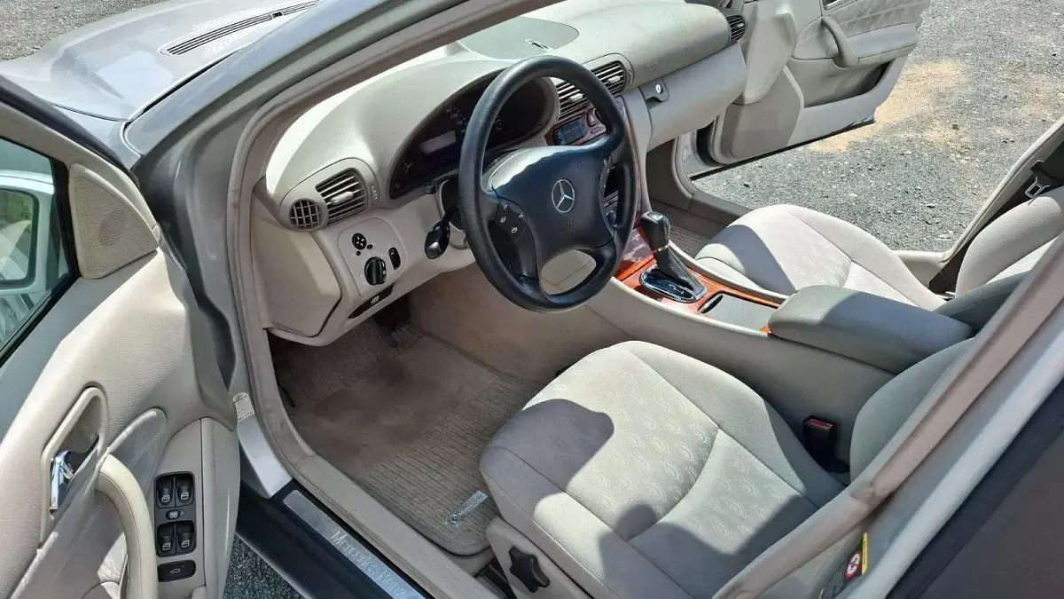 Gebraucht Mercedes C220 Classic 143 PS (105 kW) 2003 Silber Limousine